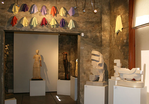 image of sculpture in gallery